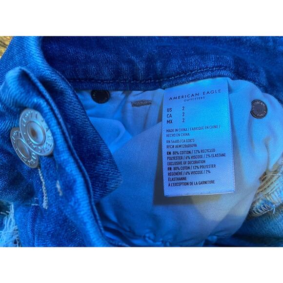 American Eagle Distressed Denim Jeans Shorts Next Level Stretch Women’s Sz 2 - Picture 4 of 6
